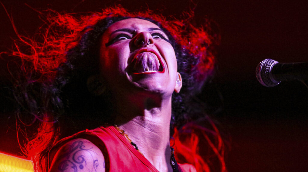 Crypta “sou chamada de poser, mas todo mundo ouve coisas fora do metal. Isso não me torna menos metal, diz Fernanda Lira