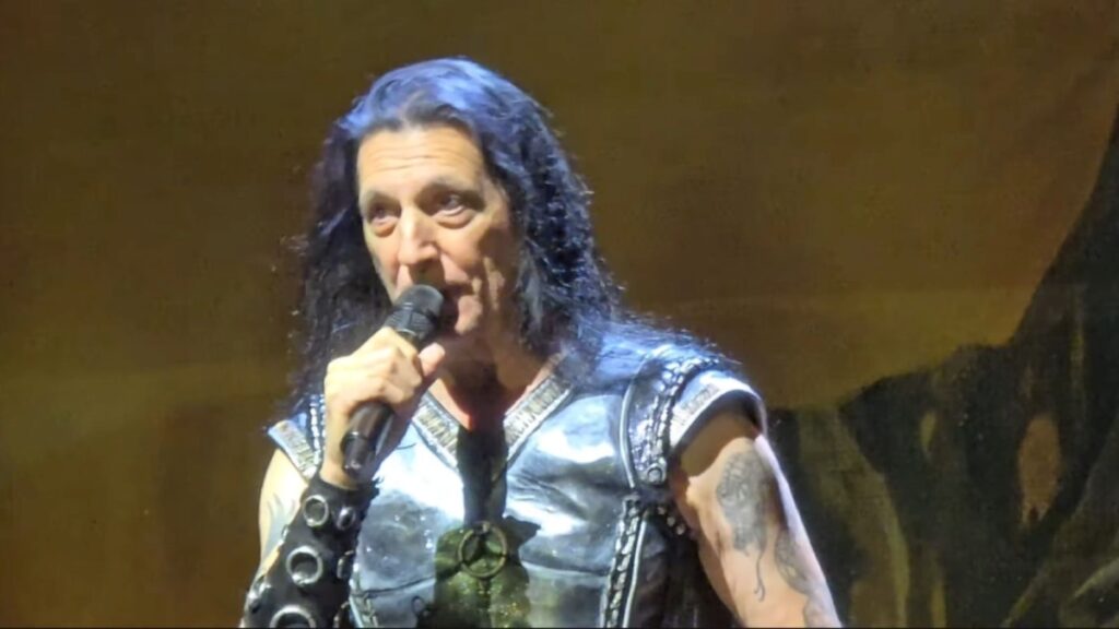 Manowar algum idiota reclamou na internet como os ingressos são caros, diz Joey DeMaio