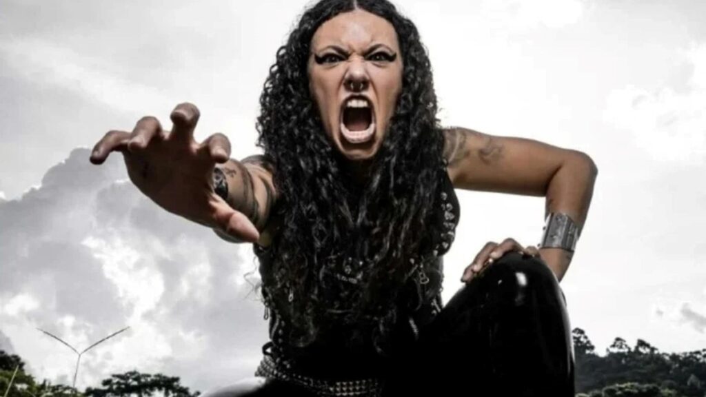 Crypta meu propósito não é apenas tocar ou falar sobre música. É também usar minha voz pelos que não podem falar e pelos que sofrem, diz Fernanda Lira