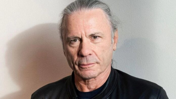 Iron Maiden Há uma música de Senjutsu que está na Pole Position para as pessoas que vão ao banheiro, diz Bruce Dickinson