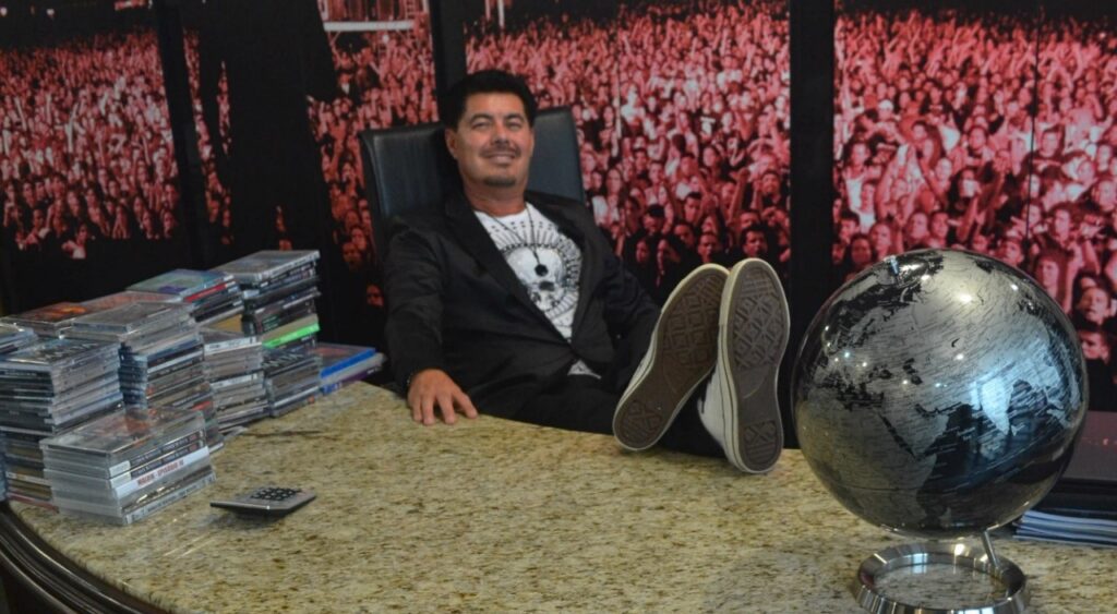 Paulo Baron: "para ser empresariada por mim uma banda precisa vender shows a 30 mil reais para que eu possa levar 25% disso e pagar as minhas contas"