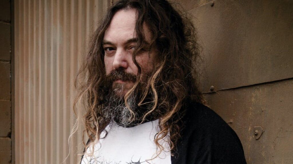 Sepultura Em vez de encará-las apenas como algo do passado, posso fazer coisas com elas que tornam emocionante ser um músico, diz Max sobre regravações