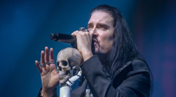 Dream Theater É por isso que nos deram esse título, os 'gigantes do metal progressivo', reflete James Labrie