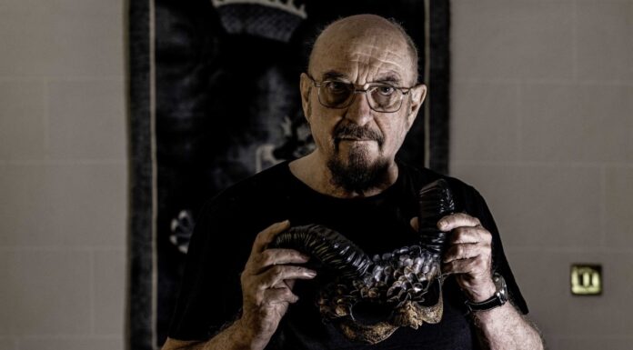 Jethro Tull Não preciso pensar em ser cancelado porque eu nem saberia que fui cancelado, diz Ian Anderson