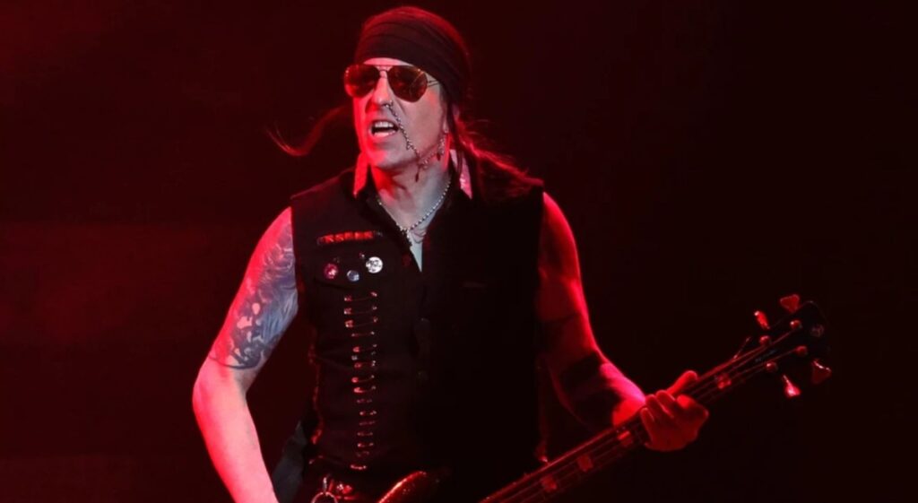 Skid Row: Rachel Bolan elege a canção que é a "Bohemian Rhapsody" da banda