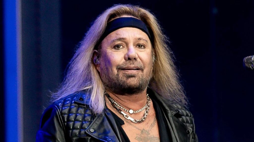 Mötley Crue adia próximos shows em Las Vegas devido a procedimento médico de Vince Neil