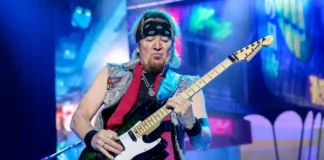 O guitarrista Adrian Smith, comenta sobre sua colaboração com Bruce Dickinson nos álbuns "Accident Of Birth" e "The Chemical Wedding".